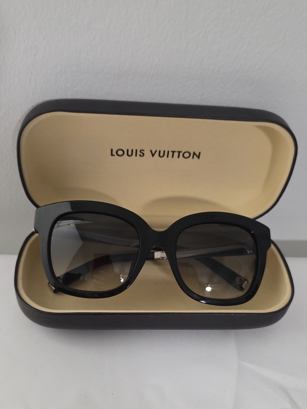 Louis Vuitton Black Oversized Glitter Gradient Square Women's Sunglasses